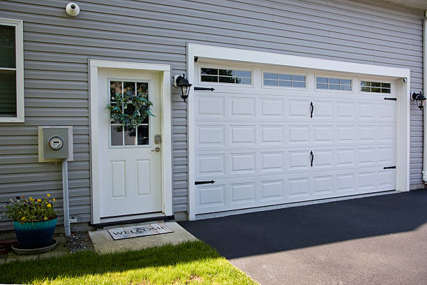 24/7 Emergency Garage Door Panel Replacement experts in Hohenwald, TN